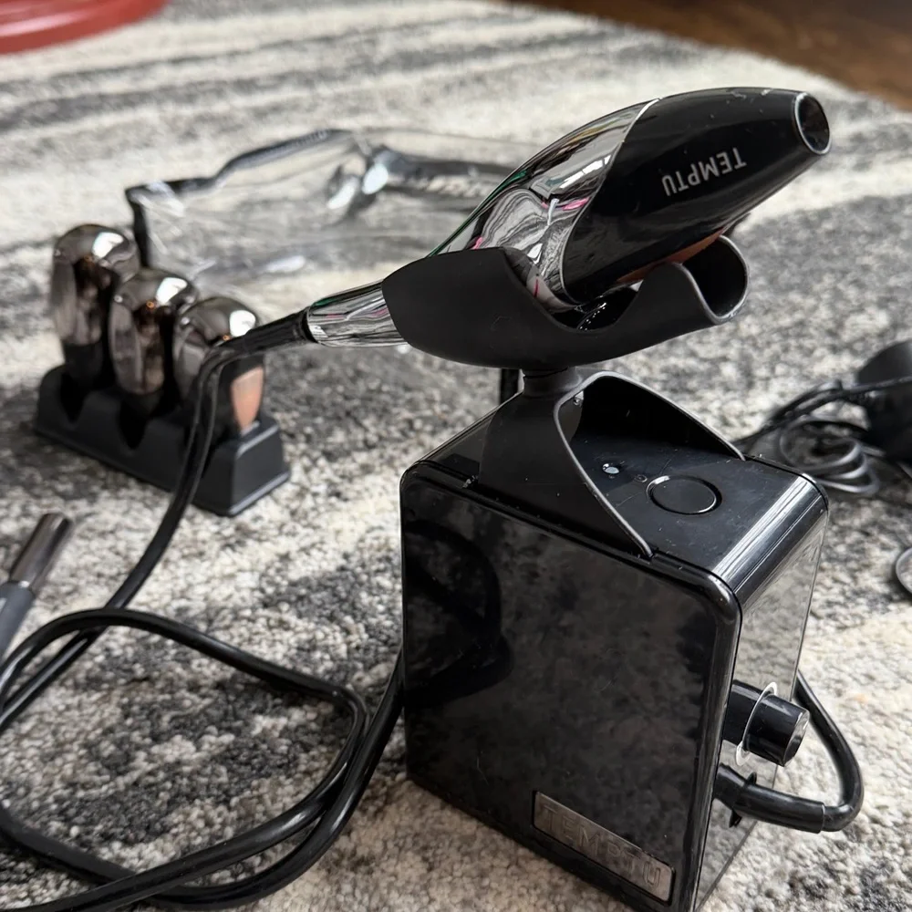 Temptu 2.0 airbrush makeup system includes airbrush, compressor, new bronzer